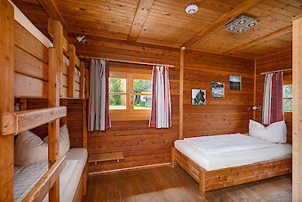 Schlafzimmer im Ferienhaus auf dem Reiterhof Schanzer in BAyern